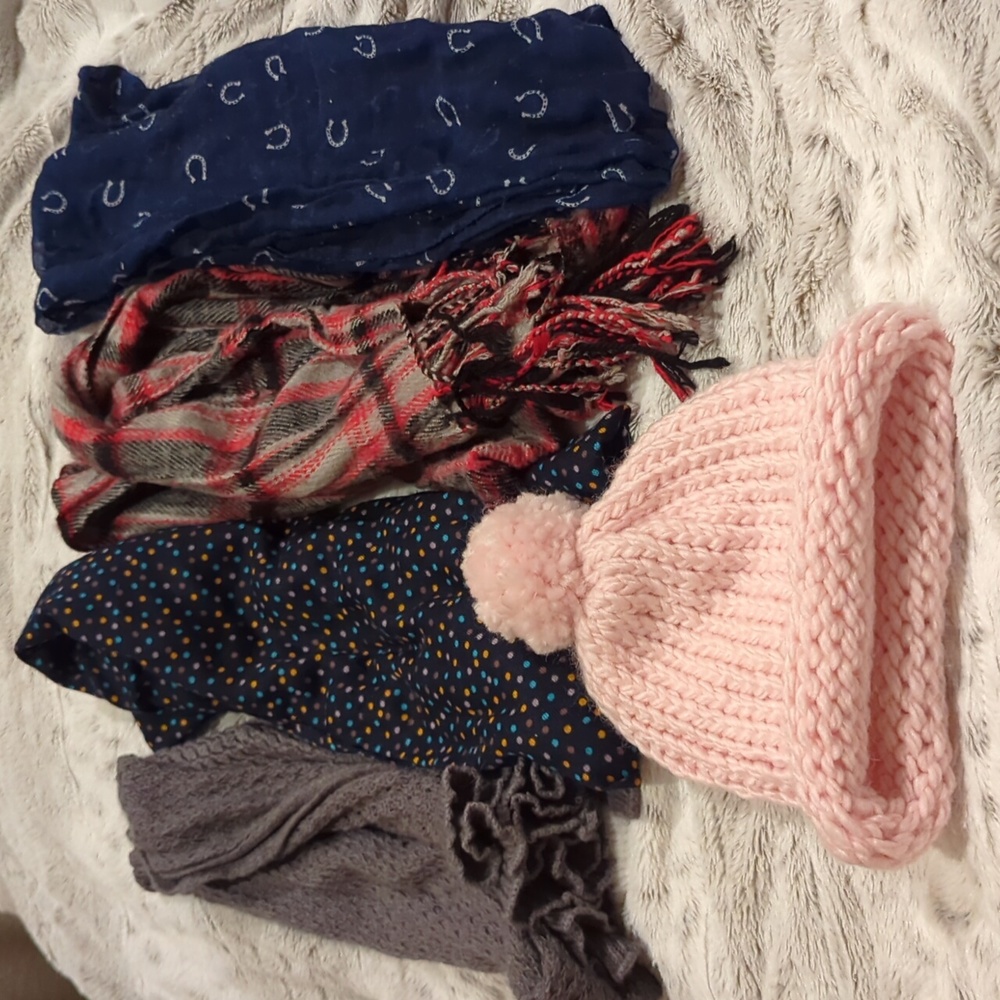 ♥️BOGO Scarves bundle with beanie